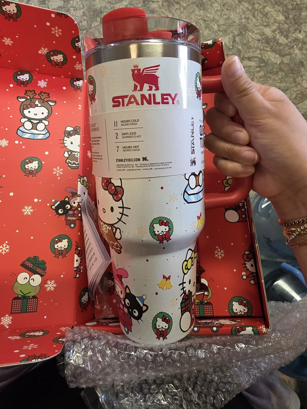 Hello Kitty Christmas 40 Oz Stanley - Picture 3 of 7